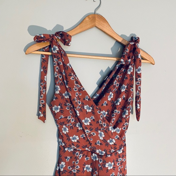 NWOT Francesca’s Floral Romper - Picture 3 of 8